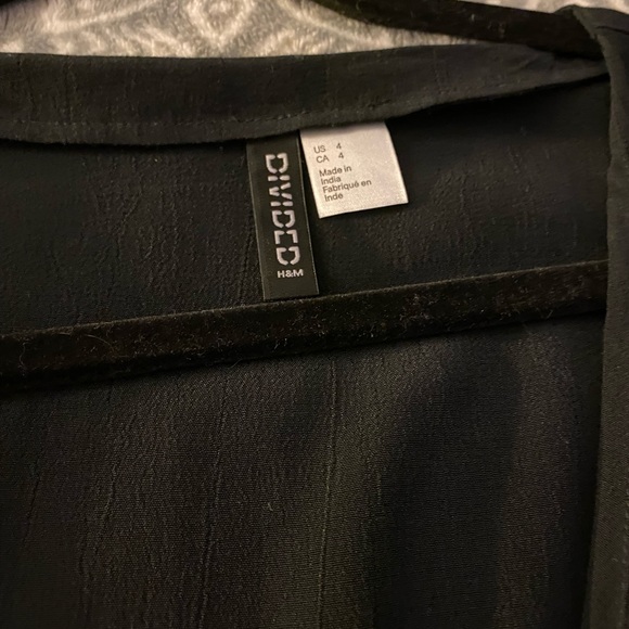 H&M button down blouse - Picture 2 of 2